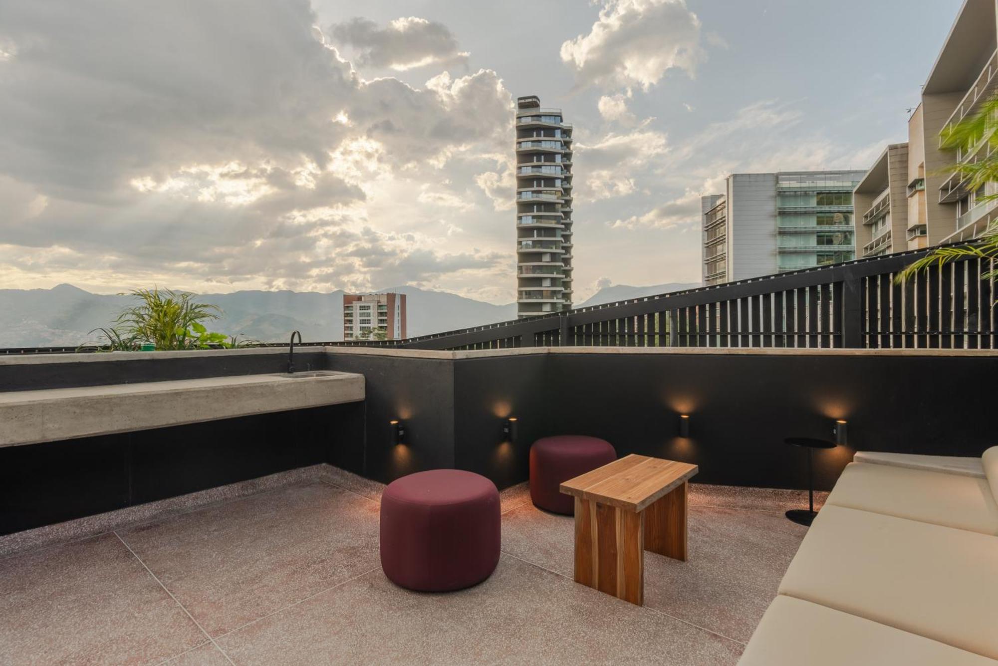 Apartment Patito Feo - Poblado Medellín Exterior foto